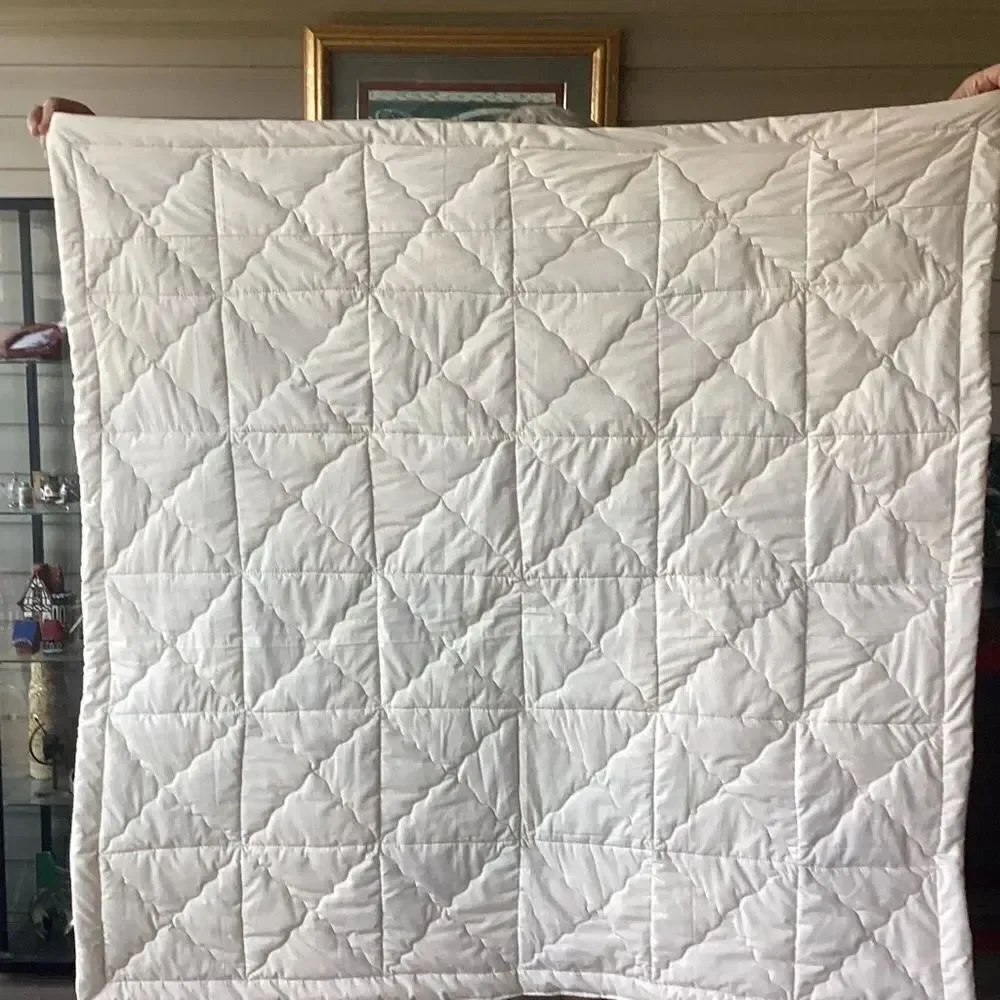 NWT Hand Crafted Gorgeous Shades of Purple, Cream and Gold Hydrangea Print Quilt